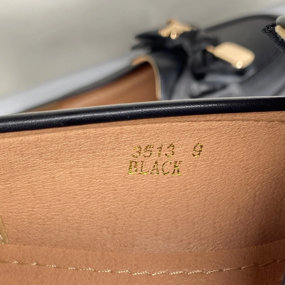 Elegant Black Loafers with Gold Accents - Picture 7 of 11